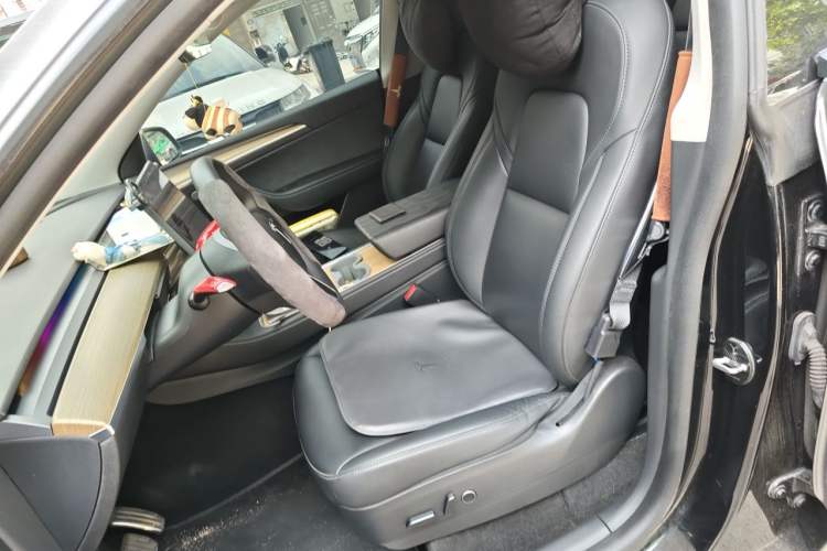 Used Tesla Model Y 2021 Standard Range Rear-Wheel Drive Version Left Front Seat
