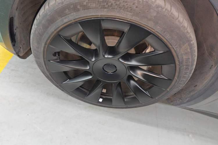 Used Tesla Model Y 2021 Standard Range Rear-Wheel Drive Version Left Front Wheel Hub