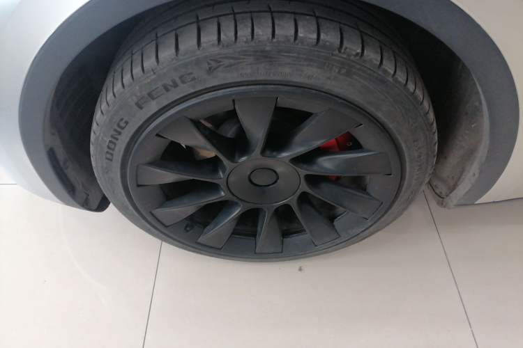 Used Tesla Model Y 2021 Standard Range Rear-Wheel Drive Version Left Front Wheel Hub