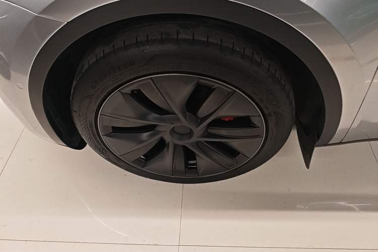 Used Tesla Model Y 2021 Standard Range Rear-Wheel Drive Version Left Front Wheel Hub