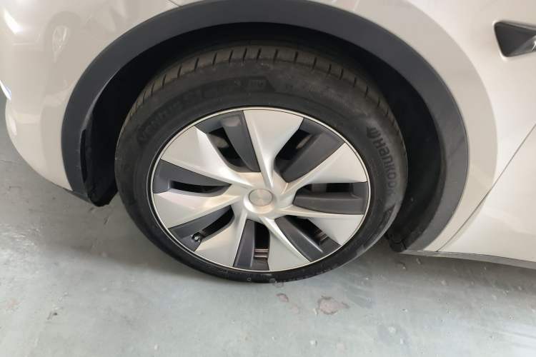 Used Tesla Model Y 2021 Standard Range Rear-Wheel Drive Version Left Front Wheel Hub