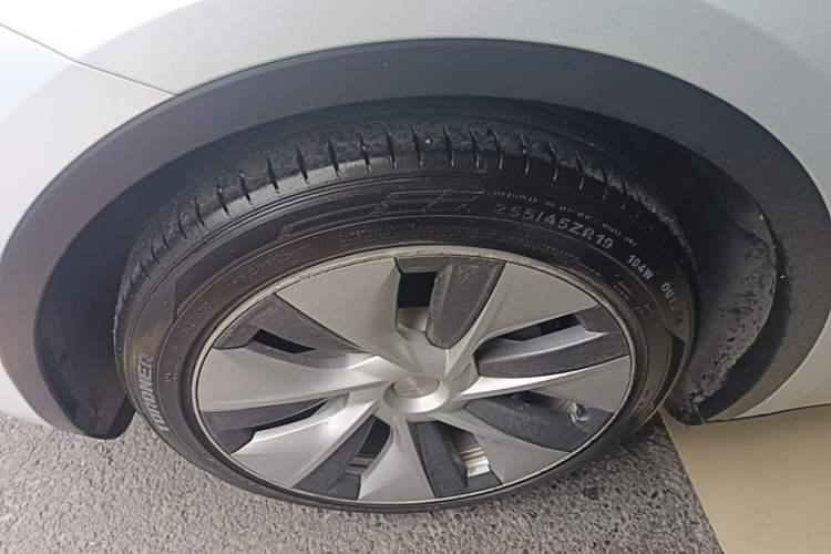 Used Tesla Model Y 2021 Standard Range Rear-Wheel Drive Version Left Front Wheel Hub