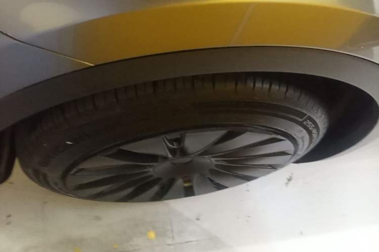 Used Tesla Model Y 2021 Long-Range All-Wheel-Drive Version 3D7 Left Front Wheel Hub