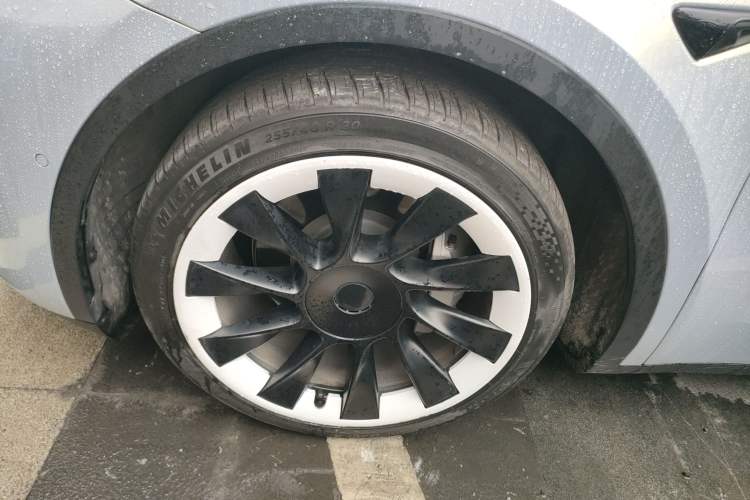 Used Tesla Model Y 2021 Long-Range All-Wheel-Drive Version 3D7 Left Front Wheel Hub