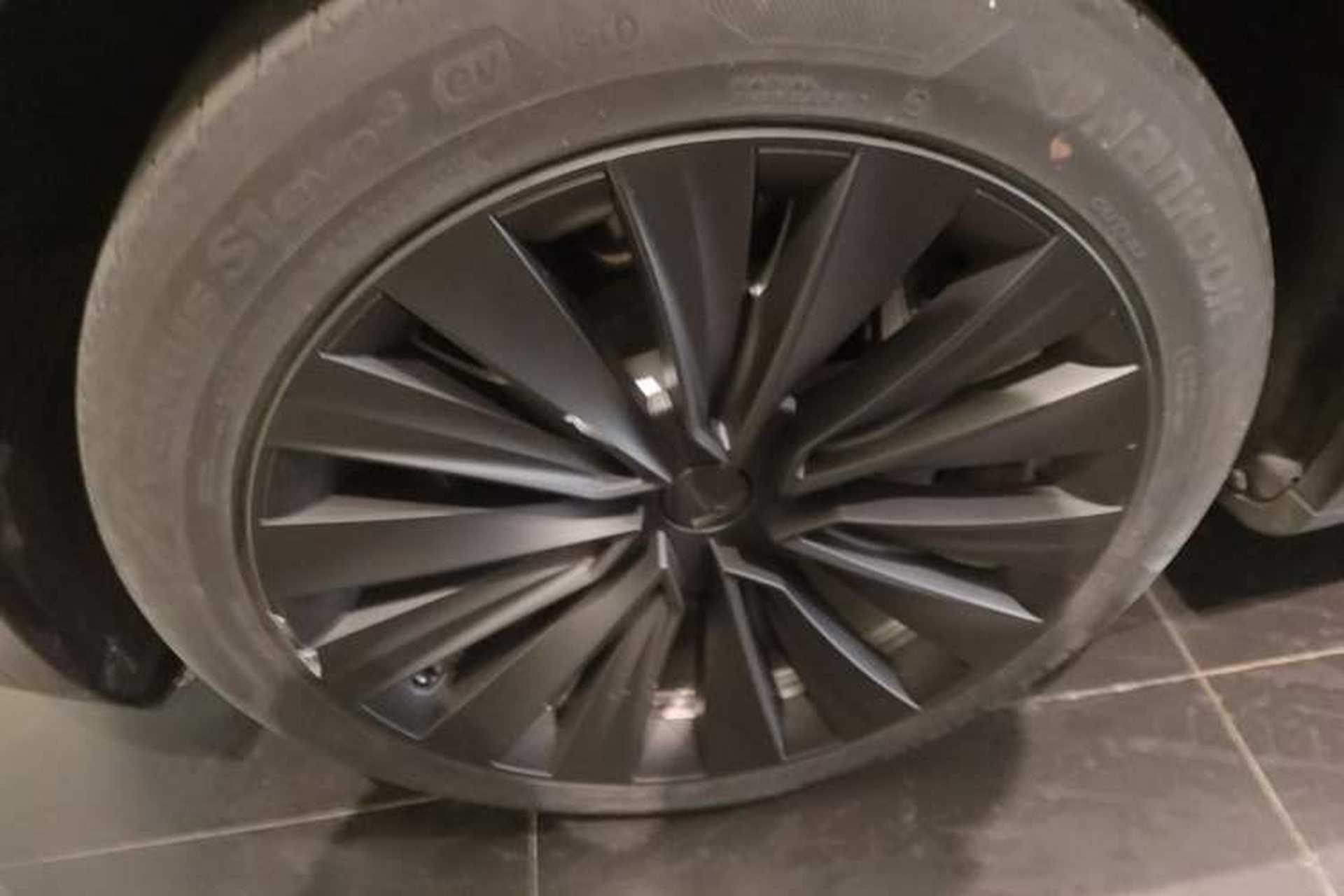 Used Tesla Model Y 2021 Standard Range Rear-Wheel Drive Version Left Front Wheel Hub