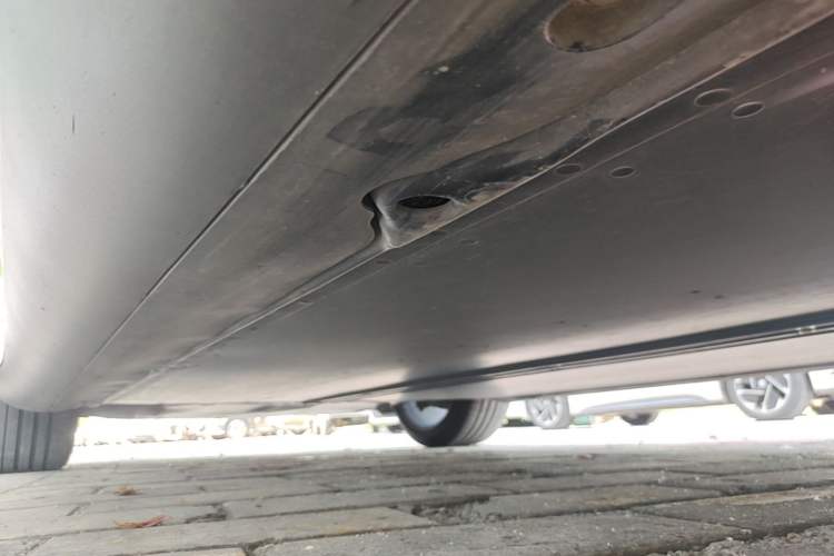 Used Tesla Model Y 2021 Long-Range All-Wheel-Drive Version Left Side Sill
