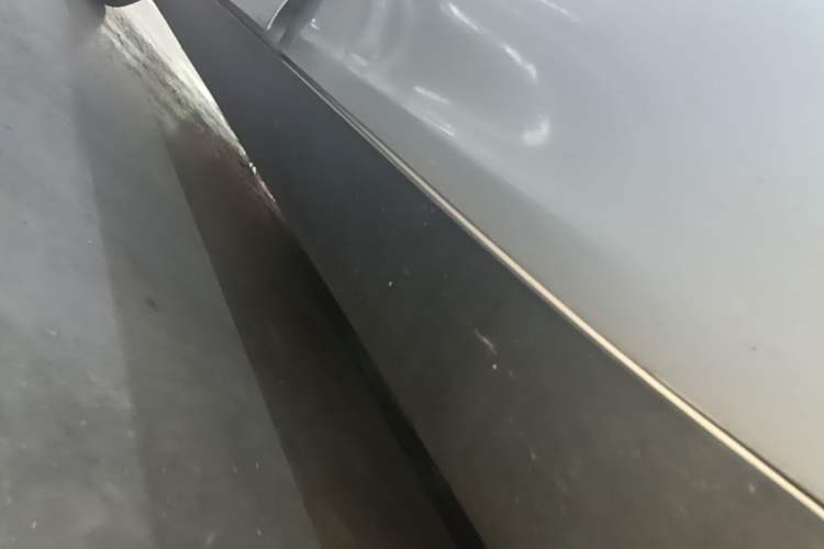 Used Tesla Model Y 2021 Long-Range All-Wheel-Drive Version Left Side Sill