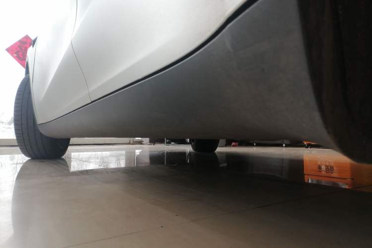 Used Tesla Model Y 2021 Standard Range Rear-Wheel Drive Version Left Side Sill