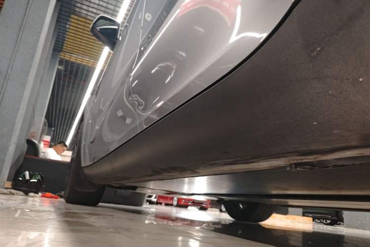 Used Tesla Model Y 2021 Standard Range Rear-Wheel Drive Version Left Side Sill