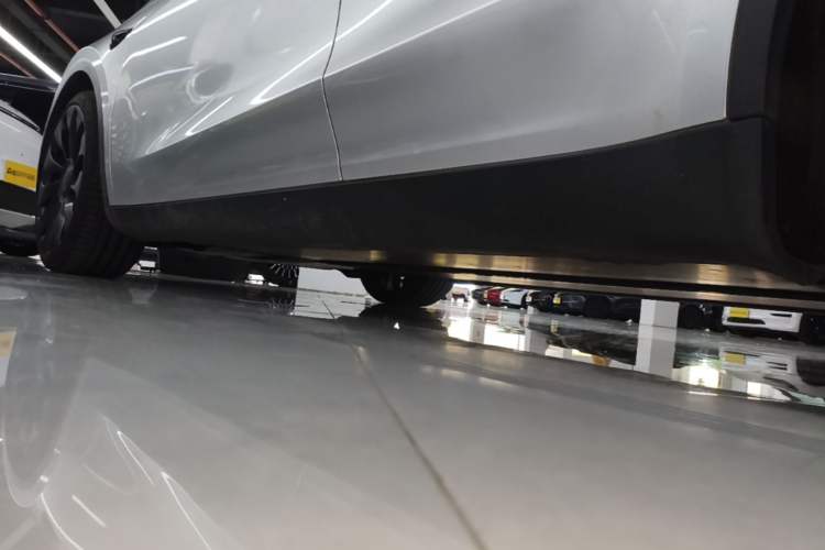 Used Tesla Model Y 2021 Performance High-Performance All-Wheel-Drive Version Left Side Sill