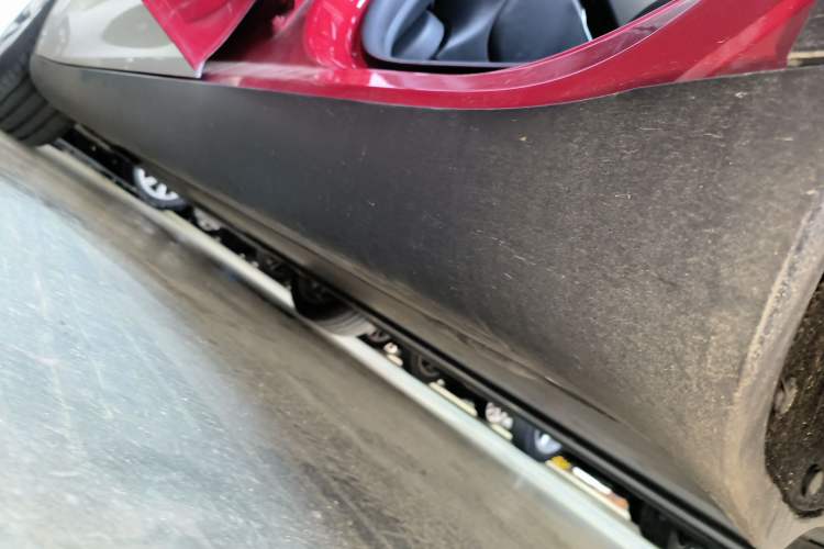 Used Tesla Model Y 2021 Standard Range Rear-Wheel Drive Version Left Side Sill