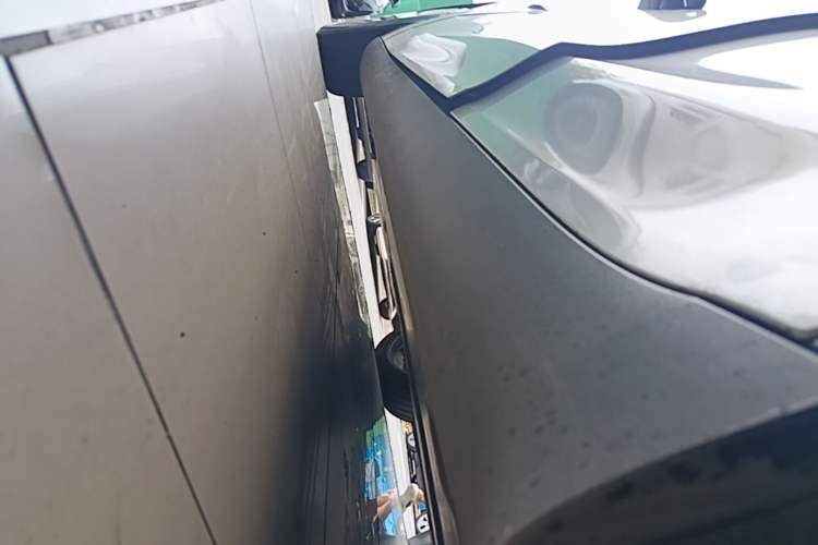 Used Tesla Model Y 2021 Standard Range Rear-Wheel Drive Version Left Side Sill