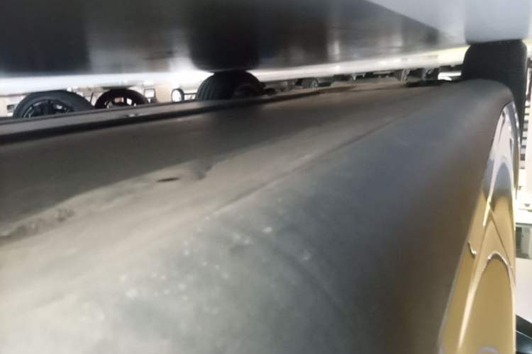 Used Tesla Model Y 2021 Long-Range All-Wheel-Drive Version 3D7 Left Side Sill