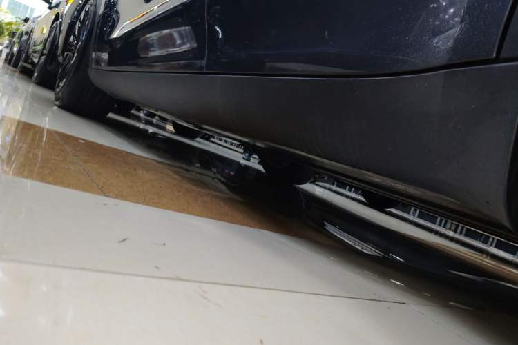 Used Tesla Model Y 2021 Standard Range Rear-Wheel Drive Version Left Side Sill