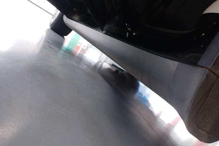 Used Tesla Model Y 2021 Standard Range Rear-Wheel Drive Version Left Side Sill