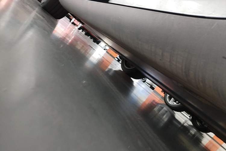 Used Tesla Model Y 2021 Standard Range Rear-Wheel Drive Version Left Side Sill