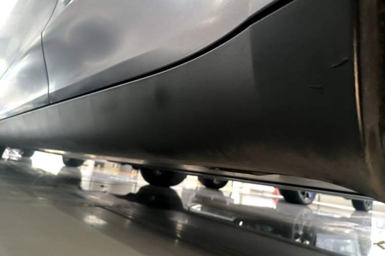 Used Tesla Model Y 2021 Long-Range All-Wheel-Drive Version Left Side Sill