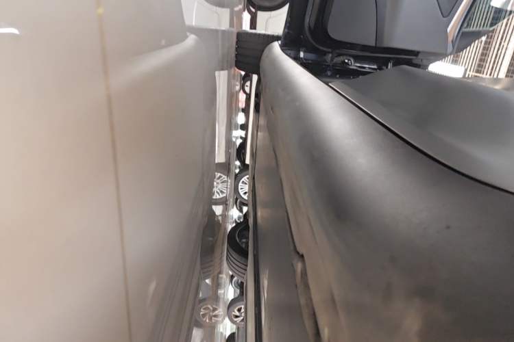 Used Tesla Model Y 2021 Standard Range Rear-Wheel Drive Version Left Side Sill