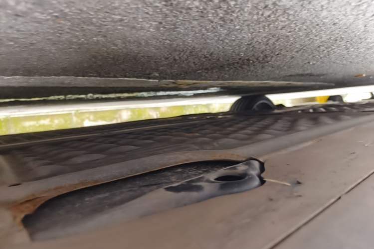 Used Tesla Model Y 2021 Performance High-Performance All-Wheel-Drive Version Left Side Sill