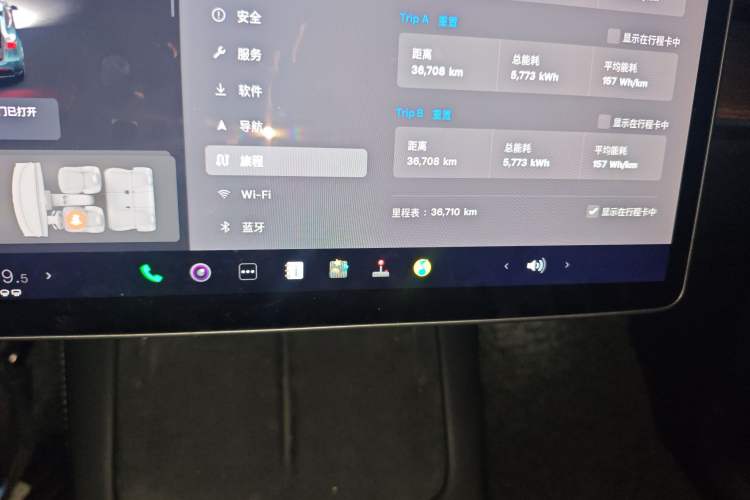 Used Tesla Model Y 2021 Revised Version 2 Long-Range All-Wheel-Drive Edition Odometer Close Up