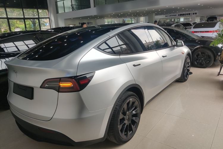 Used Tesla Model Y 2021 Revised Version 2 Long-Range All-Wheel-Drive Edition Rear Right 45 Deg