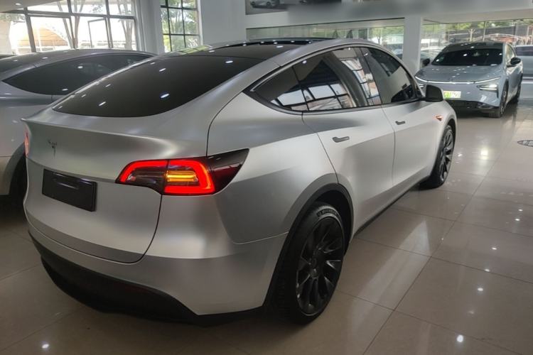 Used Tesla Model Y 2021 Revised Version 2 Long-Range All-Wheel-Drive Edition Rear Right 45 Deg