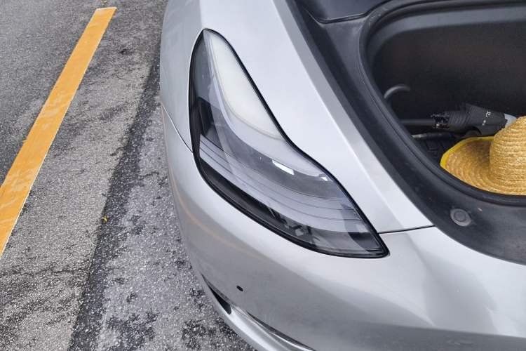 Used Tesla Model Y 2021 Standard Range Rear-Wheel Drive Version Right Front Headlight