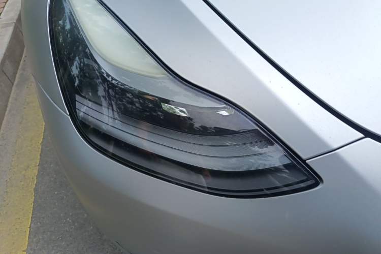 Used Tesla Model Y 2021 Standard Range Rear-Wheel Drive Version Right Front Headlight
