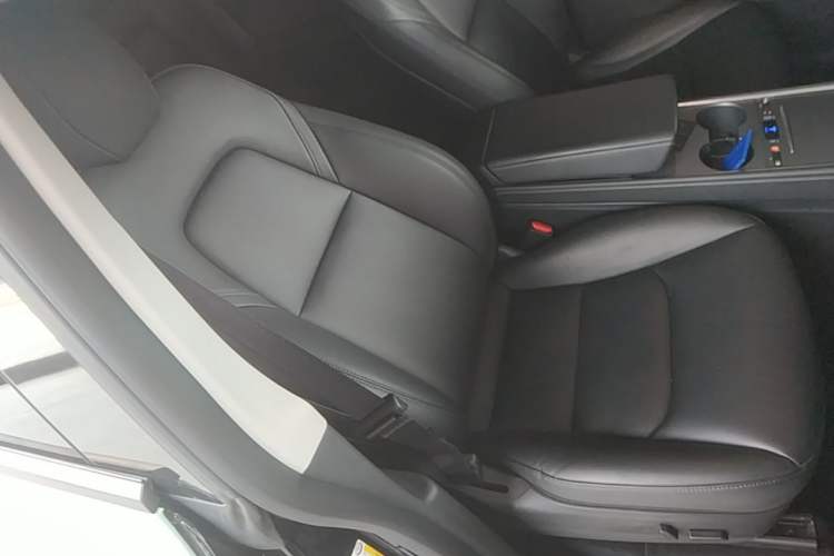 Used Tesla Model Y 2021 Long-Range All-Wheel-Drive Version 3D7 Right Front Seat