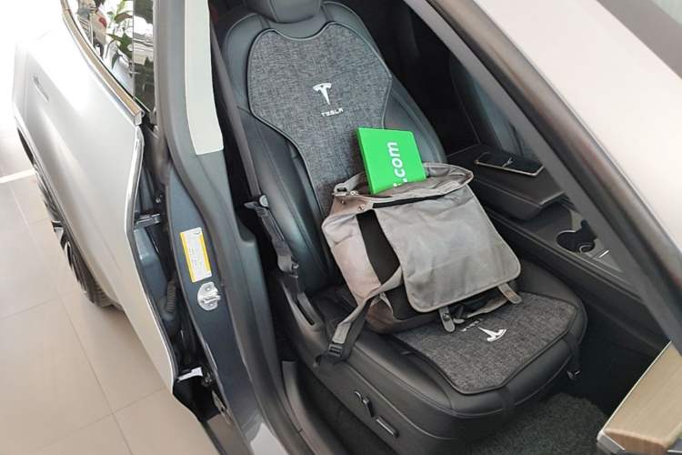Used Tesla Model Y 2021 Long-Range All-Wheel-Drive Version 3D7 Right Front Seat
