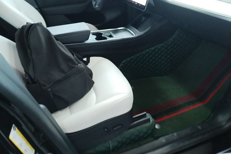 Used Tesla Model Y 2021 Standard Range Rear-Wheel Drive Version Right Front Seat