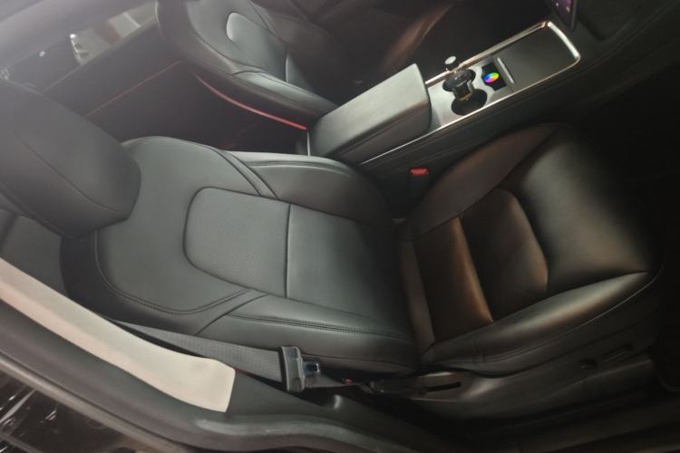 Used Tesla Model Y 2021 Standard Range Rear-Wheel Drive Version Right Front Seat