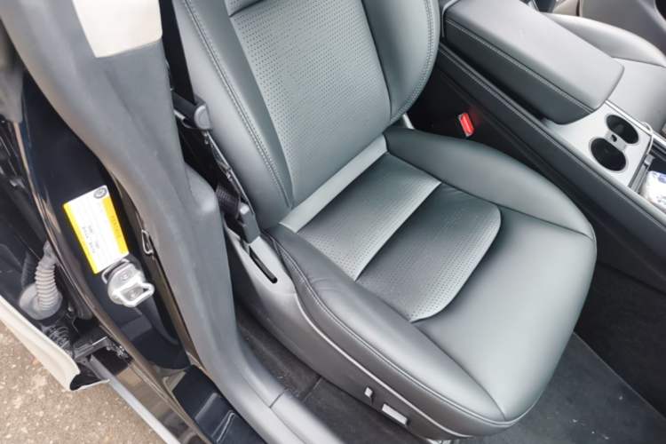 Used Tesla Model Y 2021 Performance High-Performance All-Wheel-Drive Version Right Front Seat