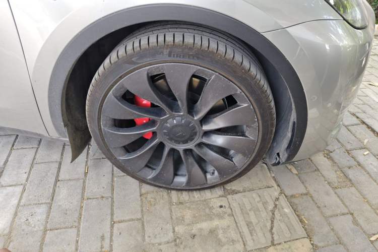 Used Tesla Model Y 2021 Performance High-Performance All-Wheel-Drive Version Right Front Wheel Hub