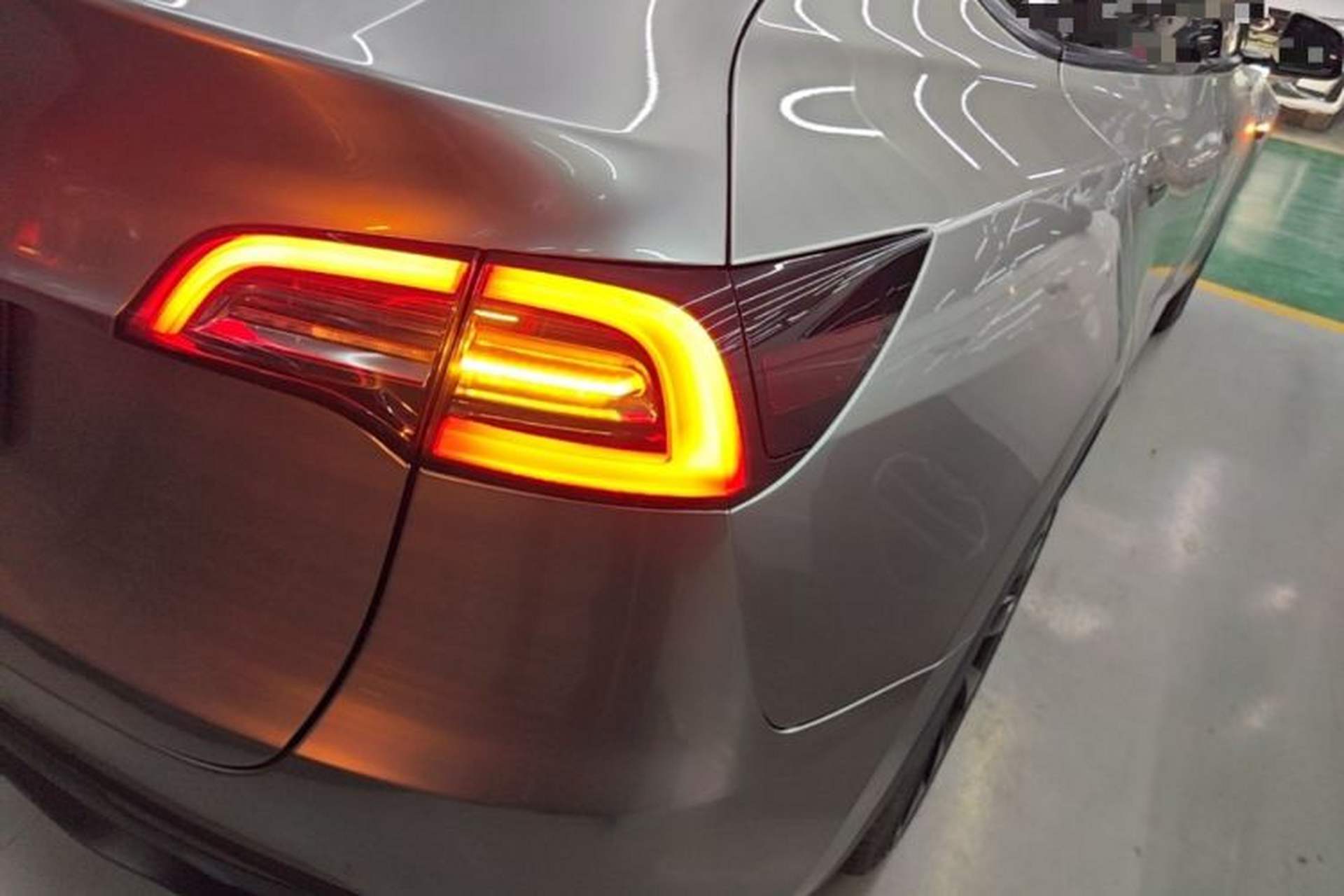 Used Tesla Model Y 2021 Standard Range Rear-Wheel Drive Version Right Rear Taillight