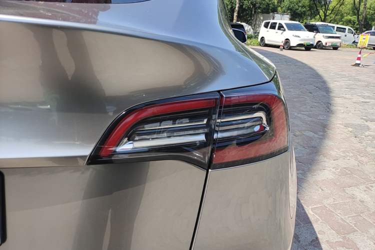 Used Tesla Model Y 2021 Long-Range All-Wheel-Drive Version Right Rear Taillight
