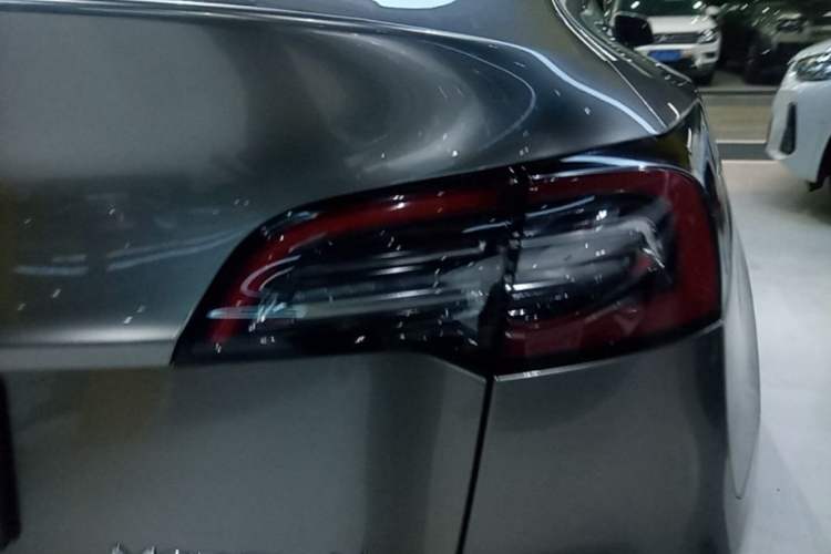 Used Tesla Model Y 2021 Long-Range All-Wheel-Drive Version 3D7 Right Rear Taillight