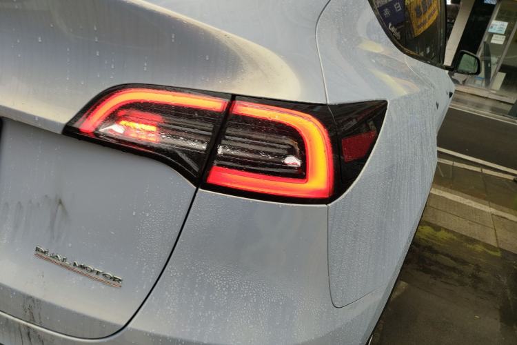 Used Tesla Model Y 2021 Long-Range All-Wheel-Drive Version 3D7 Right Rear Taillight