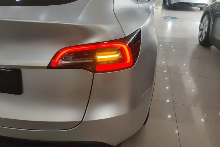 Used Tesla Model Y 2021 Revised Version 2 Long-Range All-Wheel-Drive Edition Right Rear Taillight