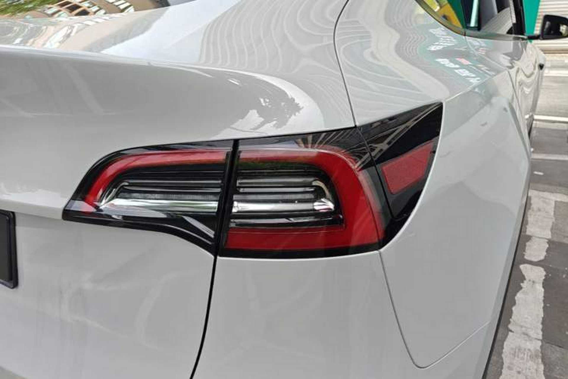 Used Tesla Model Y 2021 Long-Range All-Wheel-Drive Version Right Rear Taillight