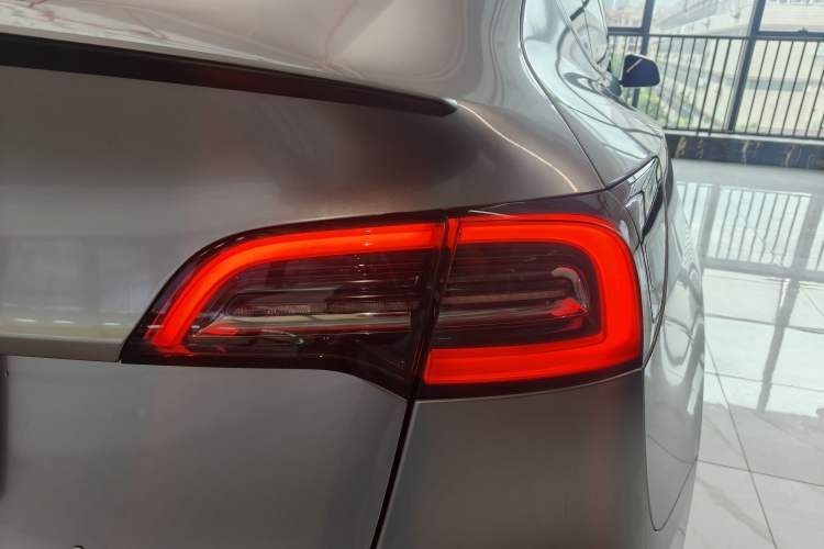 Used Tesla Model Y 2021 Performance High-Performance All-Wheel-Drive Version Right Rear Taillight