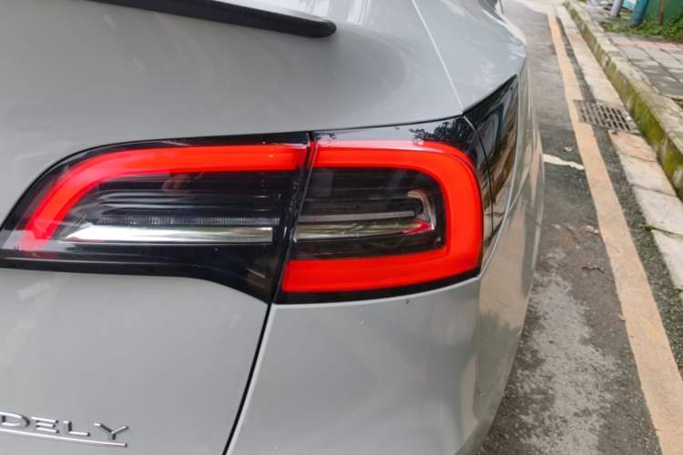 Used Tesla Model Y 2021 Performance High-Performance All-Wheel-Drive Version Right Rear Taillight