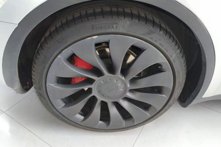 Used Tesla Model Y 2021 Performance High-Performance All-Wheel-Drive Version Right Rear Wheel Hub