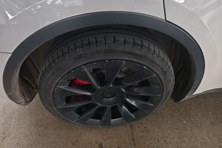 Used Tesla Model Y 2021 Standard Range Rear-Wheel Drive Version Right Rear Wheel Hub