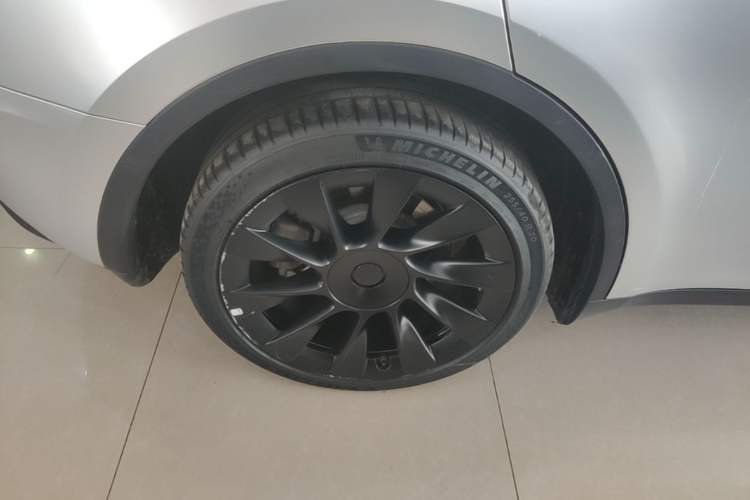 Used Tesla Model Y 2021 Revised Version 2 Long-Range All-Wheel-Drive Edition Right Rear Wheel Hub