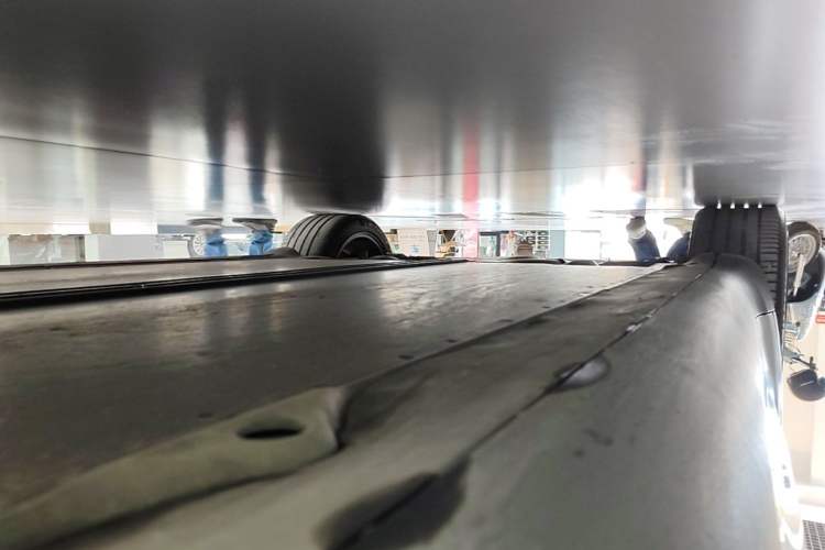 Used Tesla Model Y 2021 Long-Range All-Wheel-Drive Version 3D7 Right Side Sill