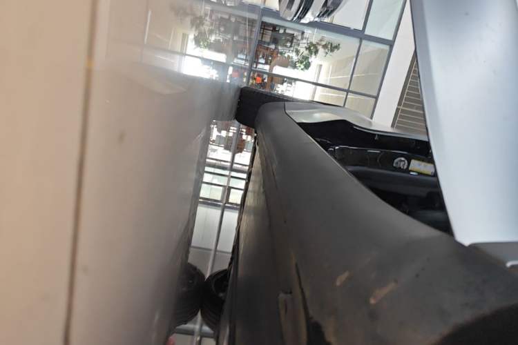 Used Tesla Model Y 2021 Standard Range Rear-Wheel Drive Version Right Side Sill
