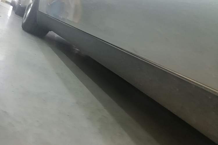 Used Tesla Model Y 2021 Long-Range All-Wheel-Drive Version Right Side Sill