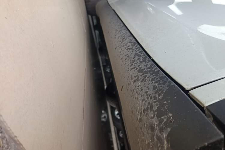 Used Tesla Model Y 2021 Standard Range Rear-Wheel Drive Version Right Side Sill