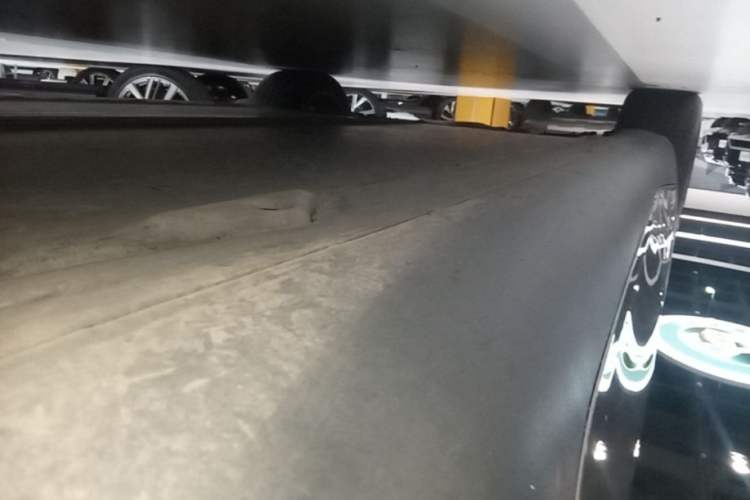 Used Tesla Model Y 2021 Long-Range All-Wheel-Drive Version 3D7 Right Side Sill